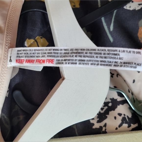 FREE PEOPLE Womens Bodysuit Super Soft Deep V Cream Nude size Large - Picture 5 of 11